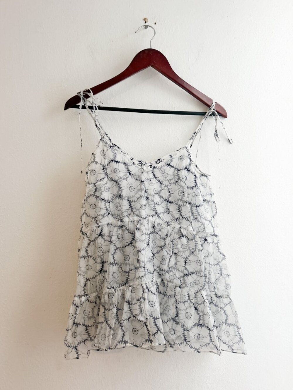 Cinq a Sept Esther Floral Ruffle Hem 100% Silk Top | XS - Picture 3 of 10